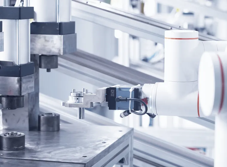 Extended reach of FAIRINO FR10 robotic arm