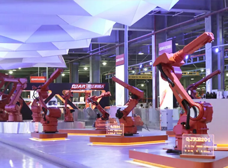 Flexible deployment options of EVS 6-axis welding robot