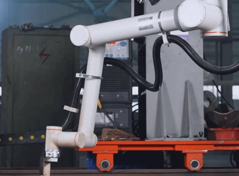 Flexible deployment options for FAIRINO FR10 robot